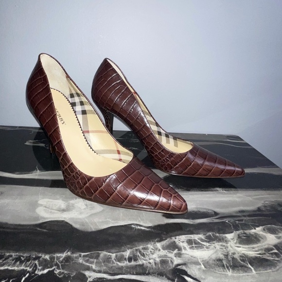 BURBERRY NWT Brown Croc Leather Pumps - Picture 8 of 12